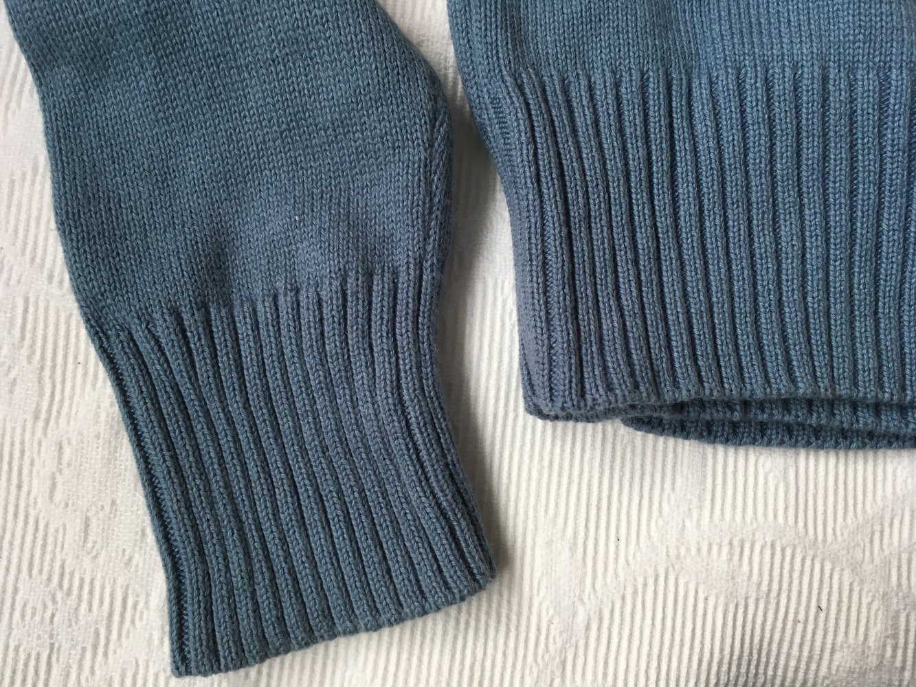 Strickjacke Cyrillus blau V-Ausschnitt Knöpfe Gr. 138/140, für 10 Jährige