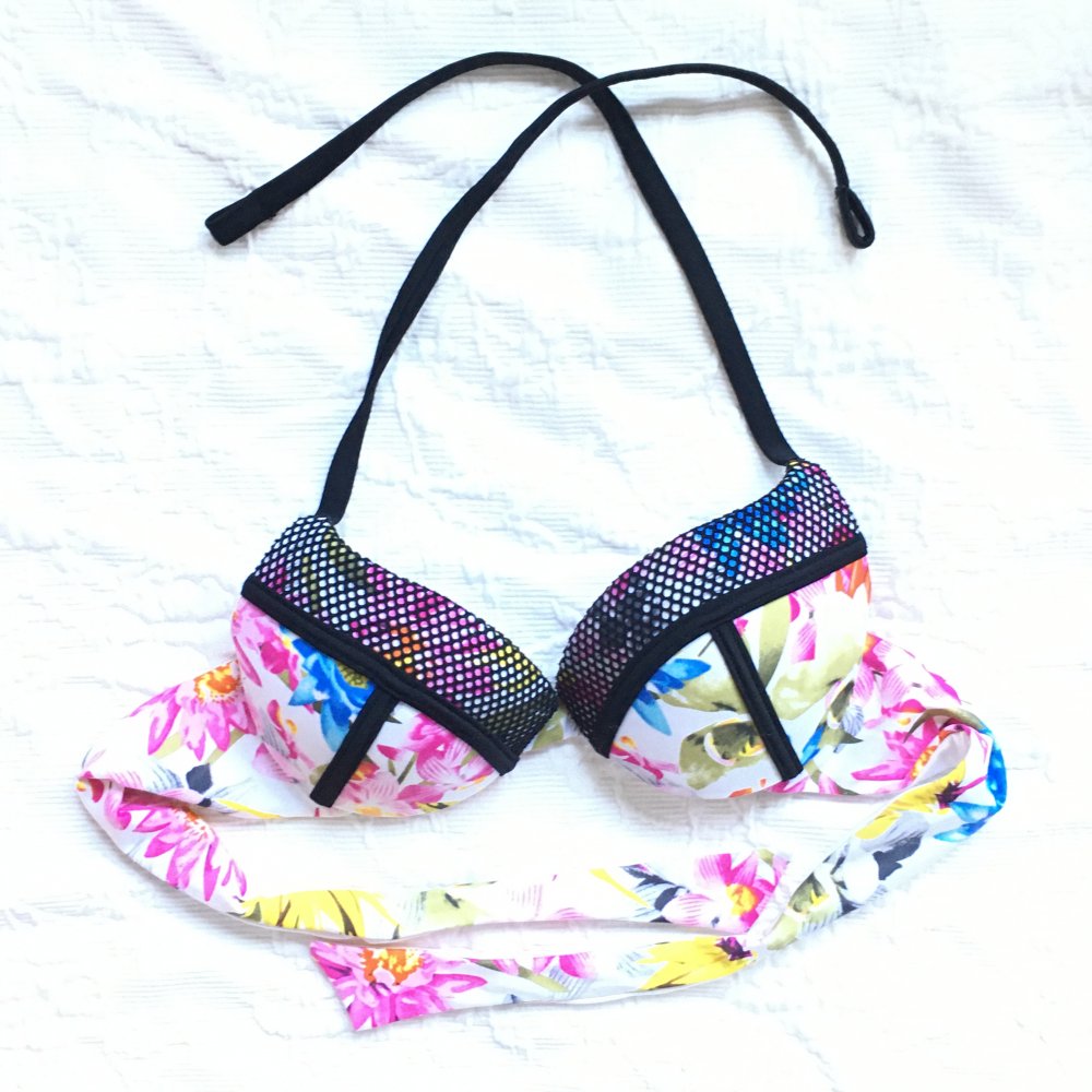 Calzedonia Bikini Neckholder Top Oberteil Cobey Wattiert Push Up Blumen print bunt schwarz weiß, Gr. 2 bzw. 70A - 85B