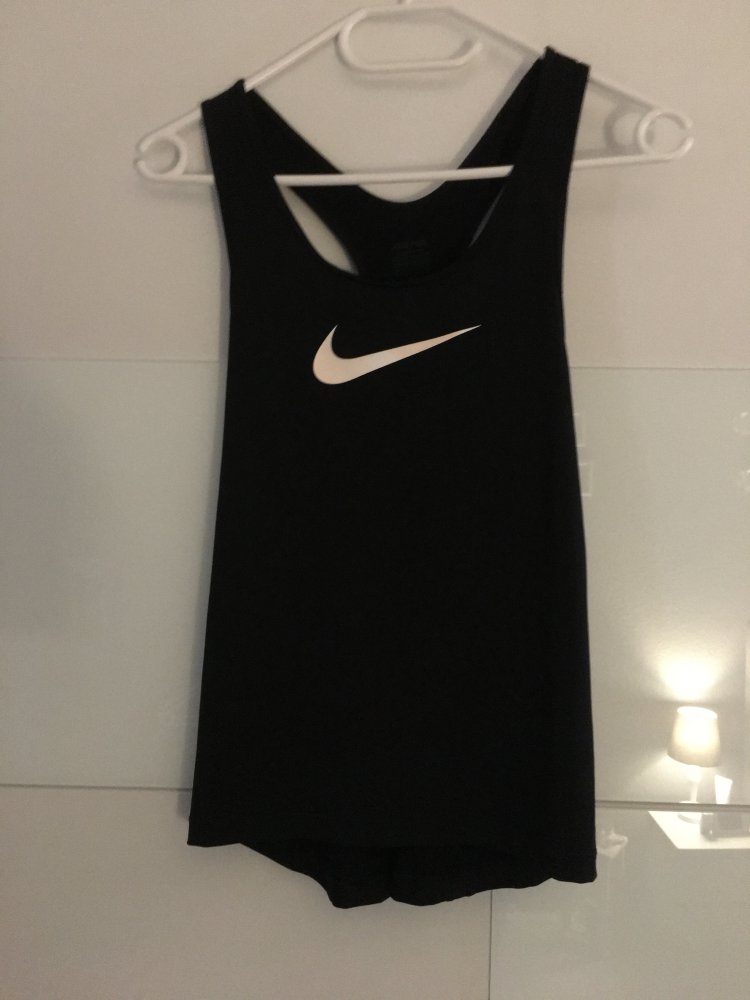Nike top 