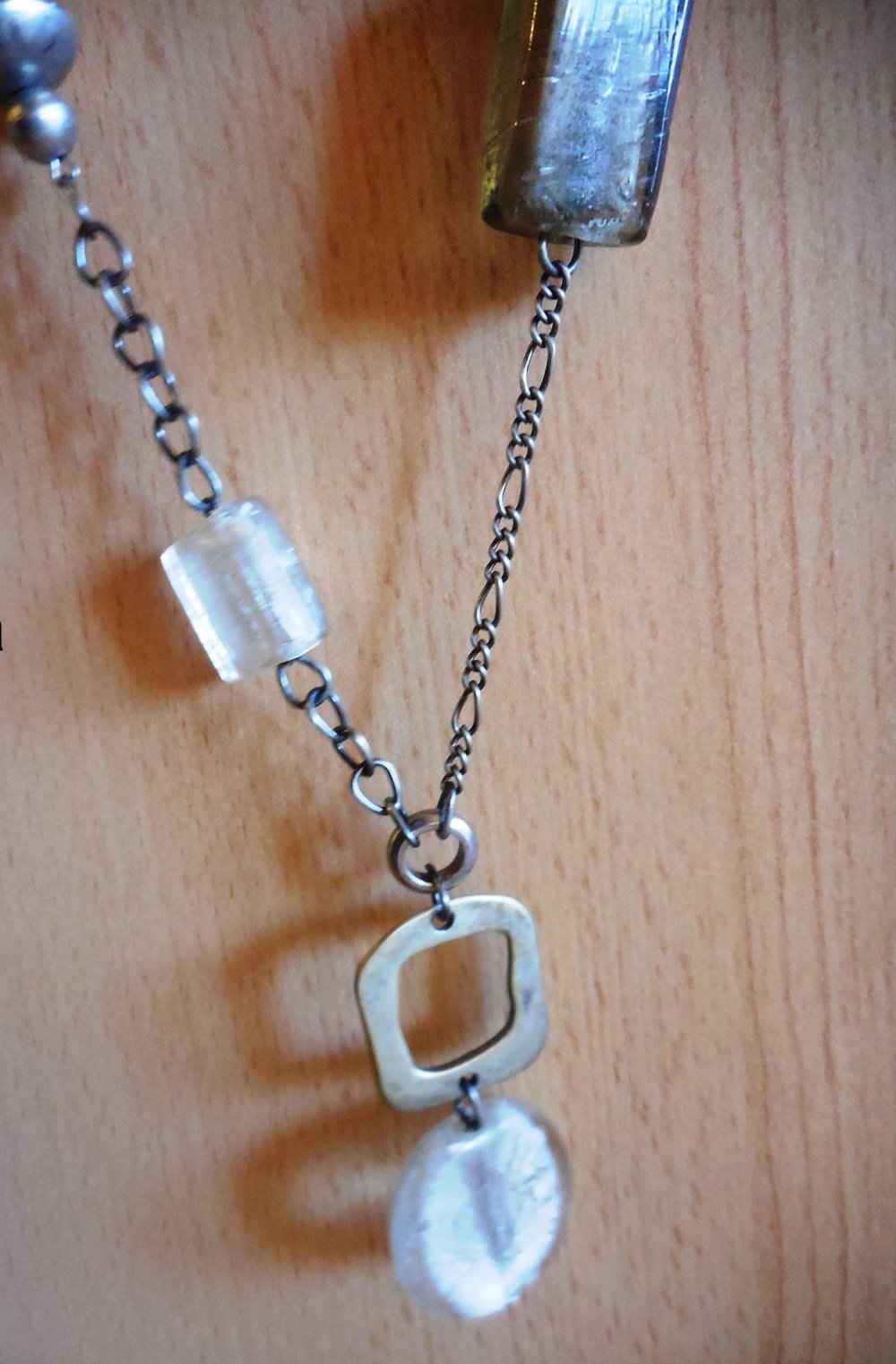 Ausgefallene und Moderne Kette in Silber mit Steine