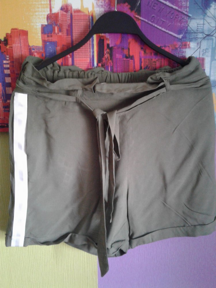 Kurze Hose gr.36 Clockhouse