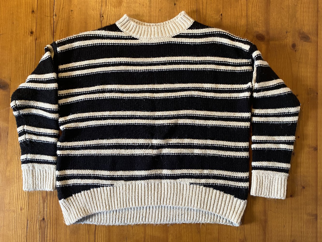 Gestreifter Strickpullover