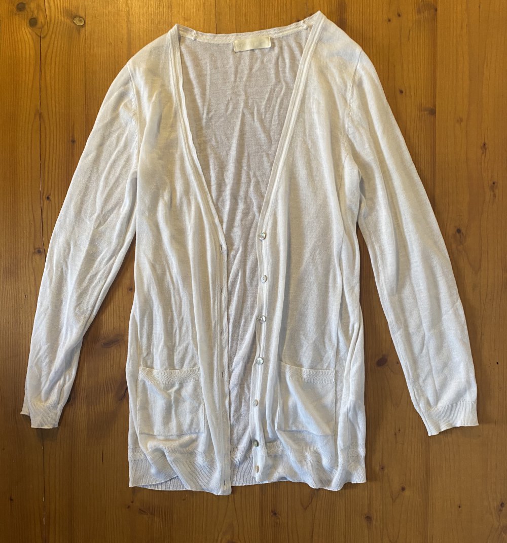 Lange weiße Strickjacke