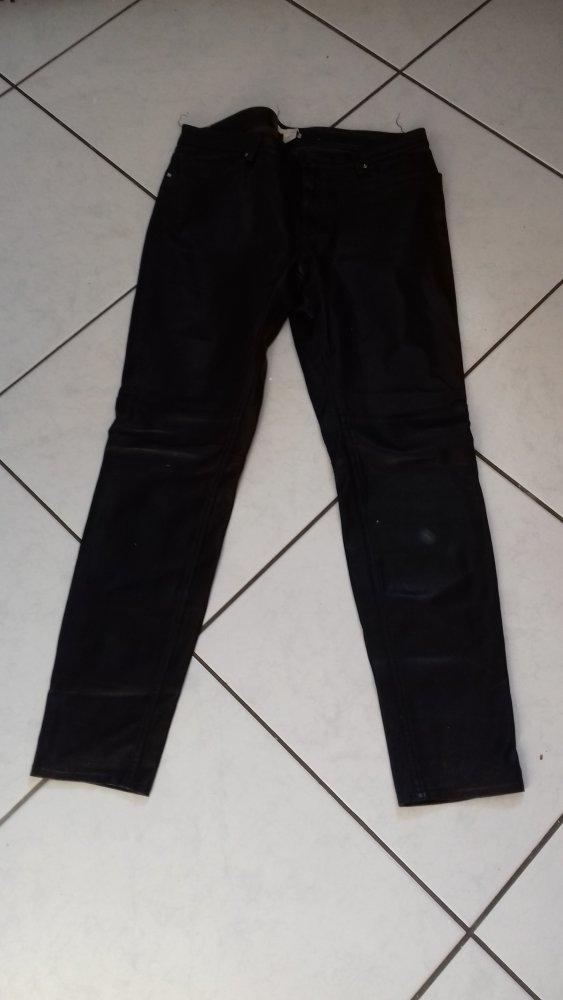 schwarze Kunstlederhose von H&M Gr. 38 € 5,--
