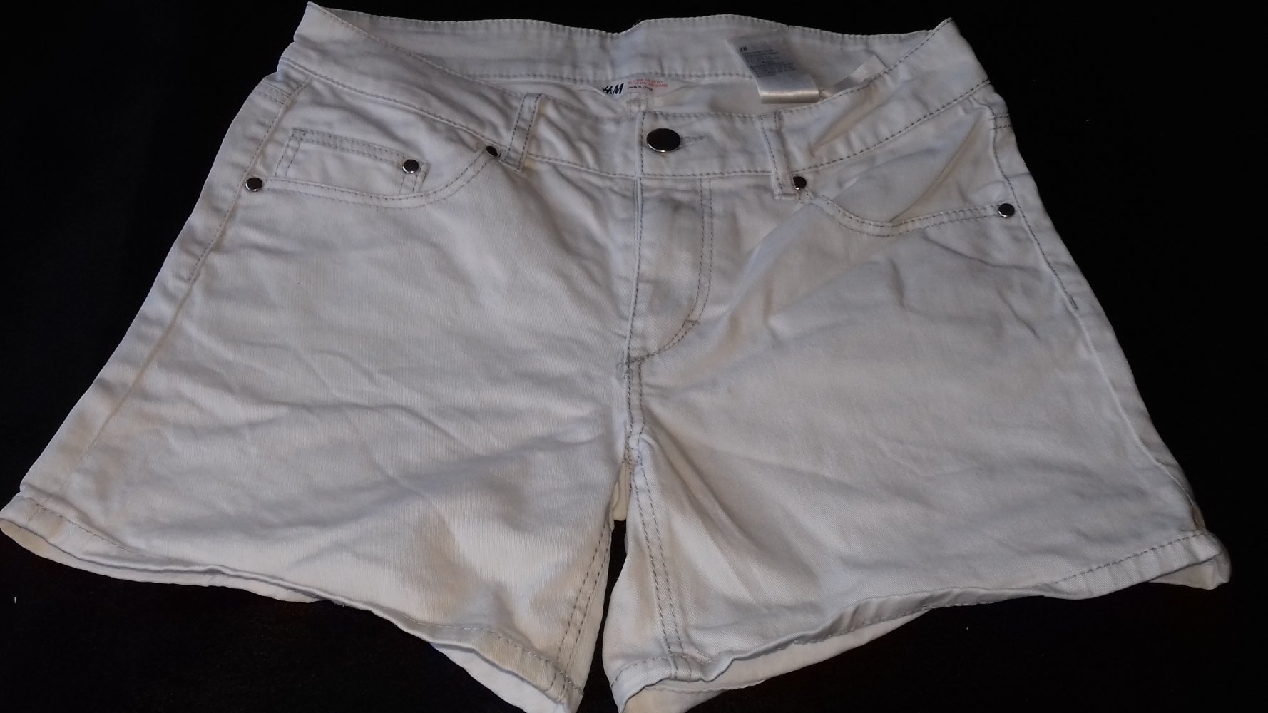 silbergraue Shorts von H&M Gr. 158 € 3,--