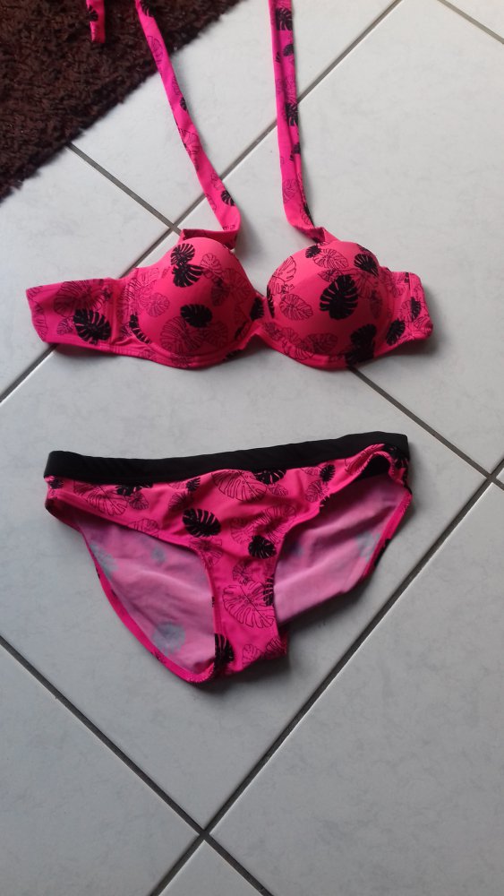 schöner Bikini Gr. 40/42 (Cup B) € 5,--