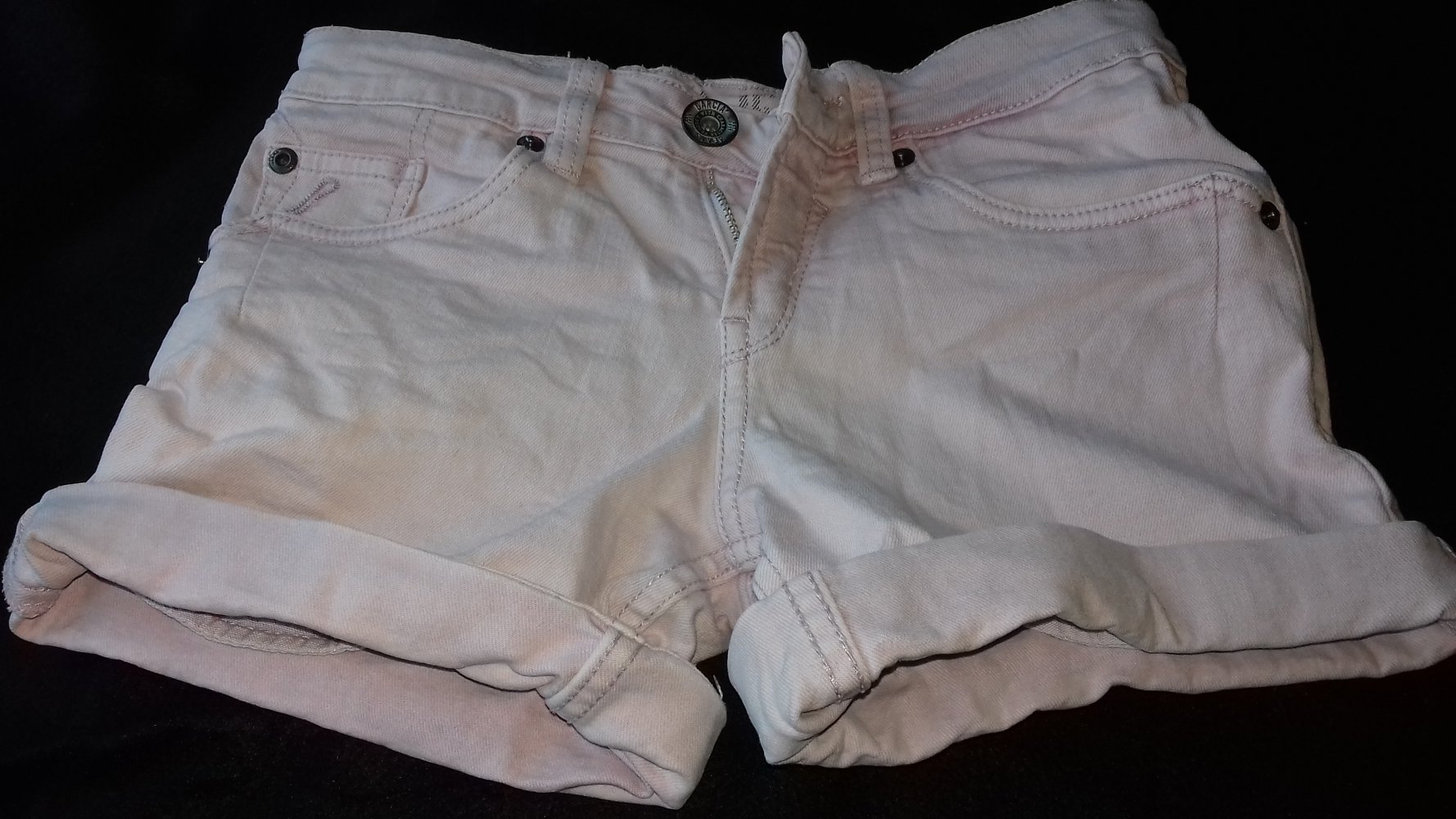 hellfliederfarbene Shorts von Garcia in Gr. 152 € 4,--