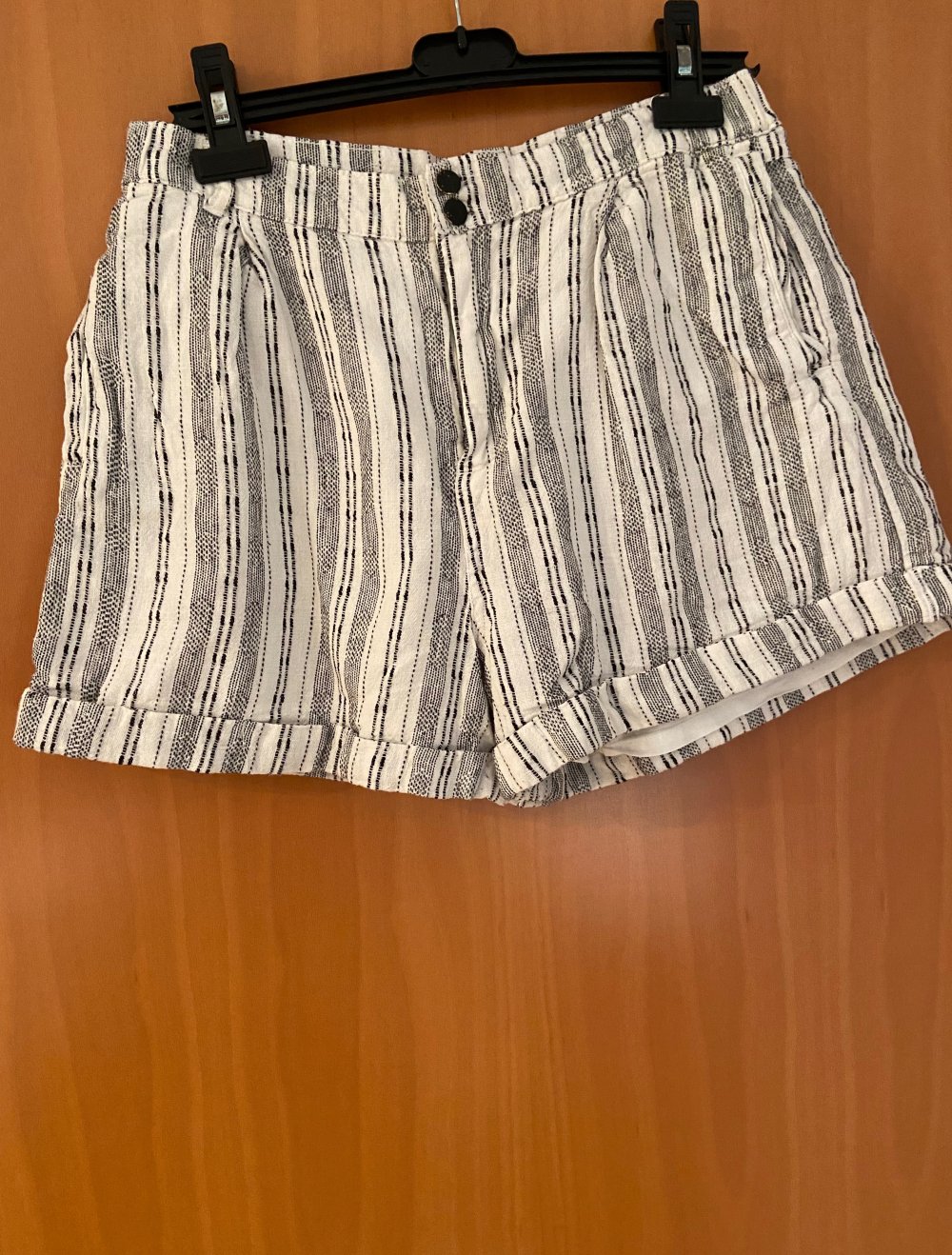 Shorts von Review