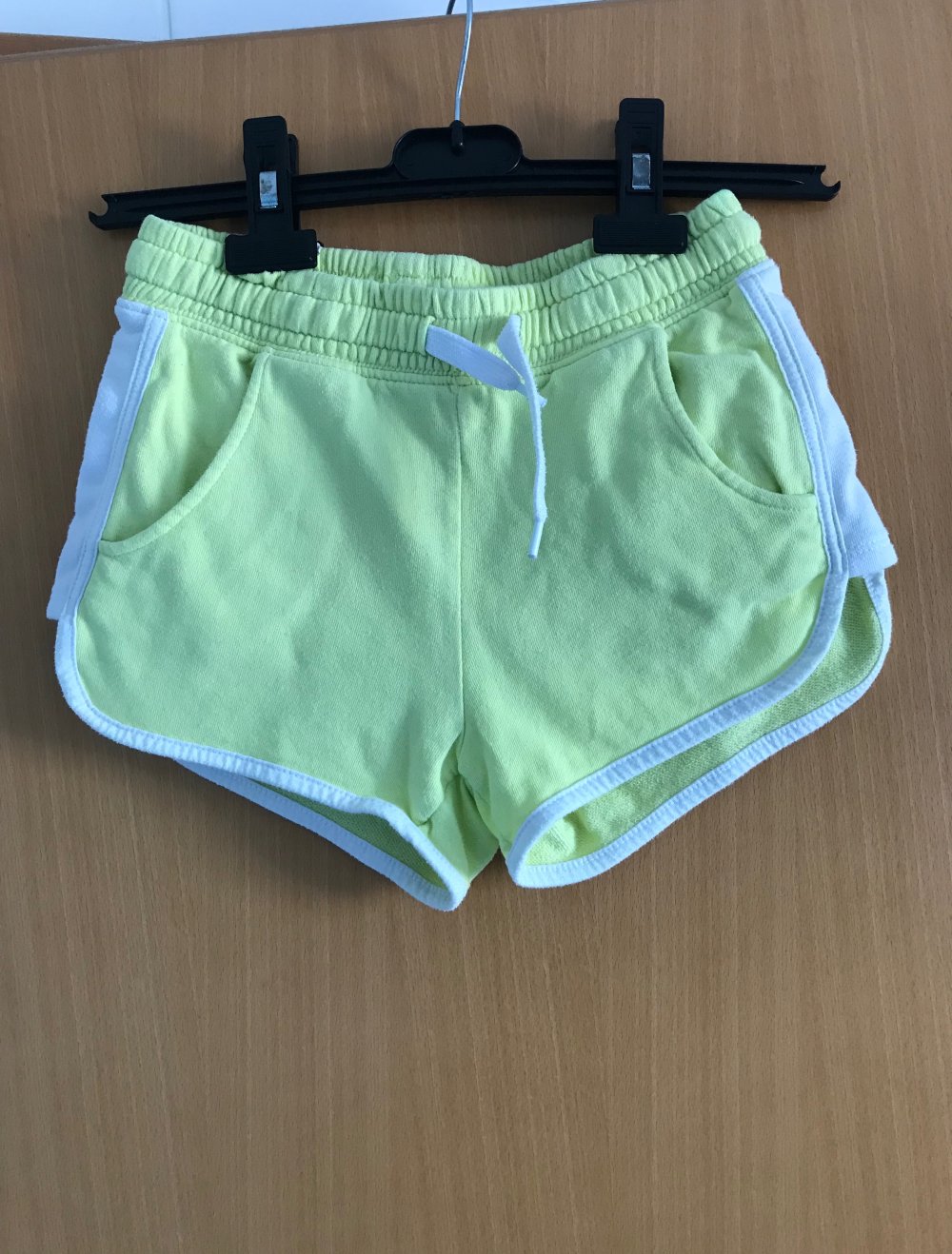 Shorts gelb