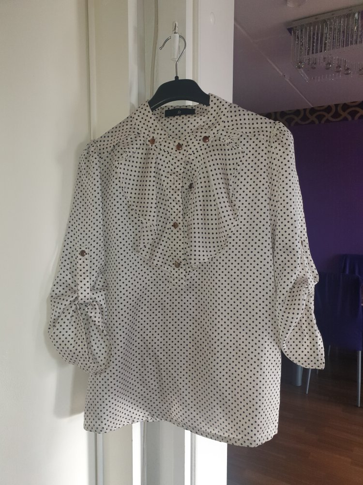 Bluse mit Punkten 