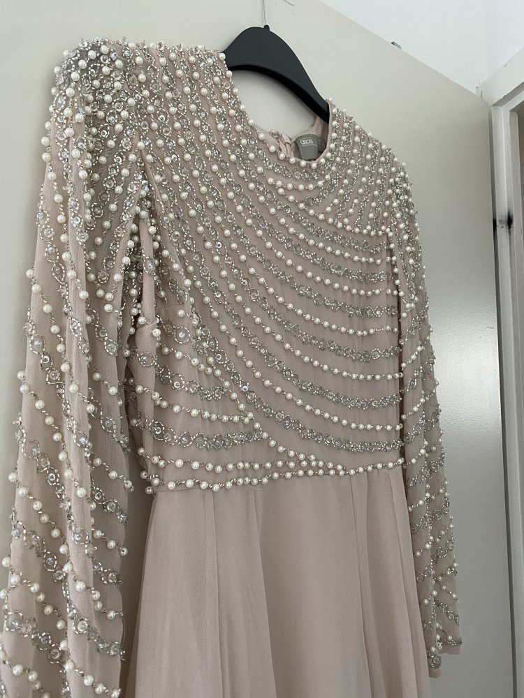 Abendkleid Mit Perlen 