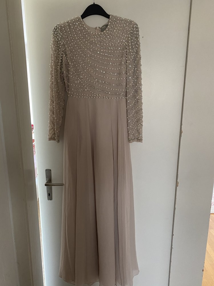 Abendkleid Mit Perlen 
