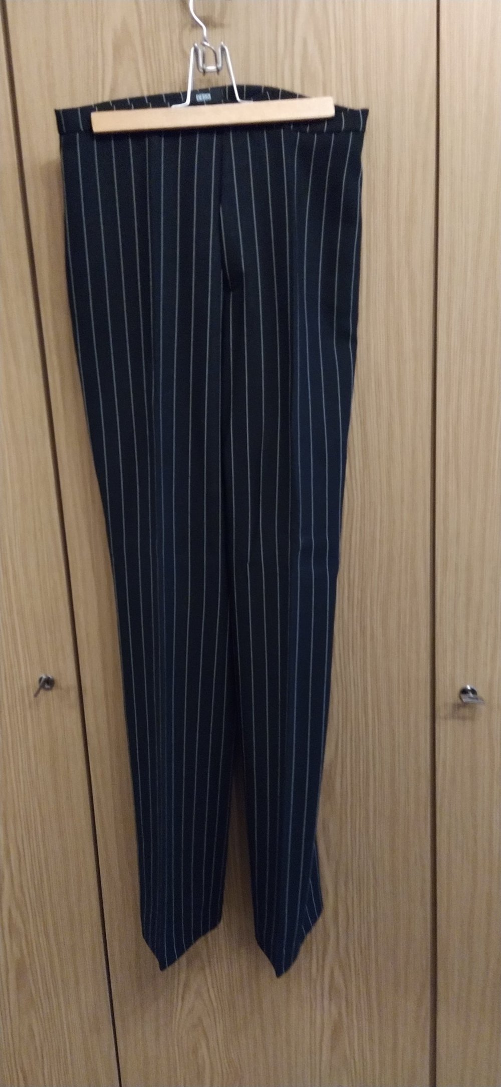 Hosenanzug schwarz mit Nadelstreifen
