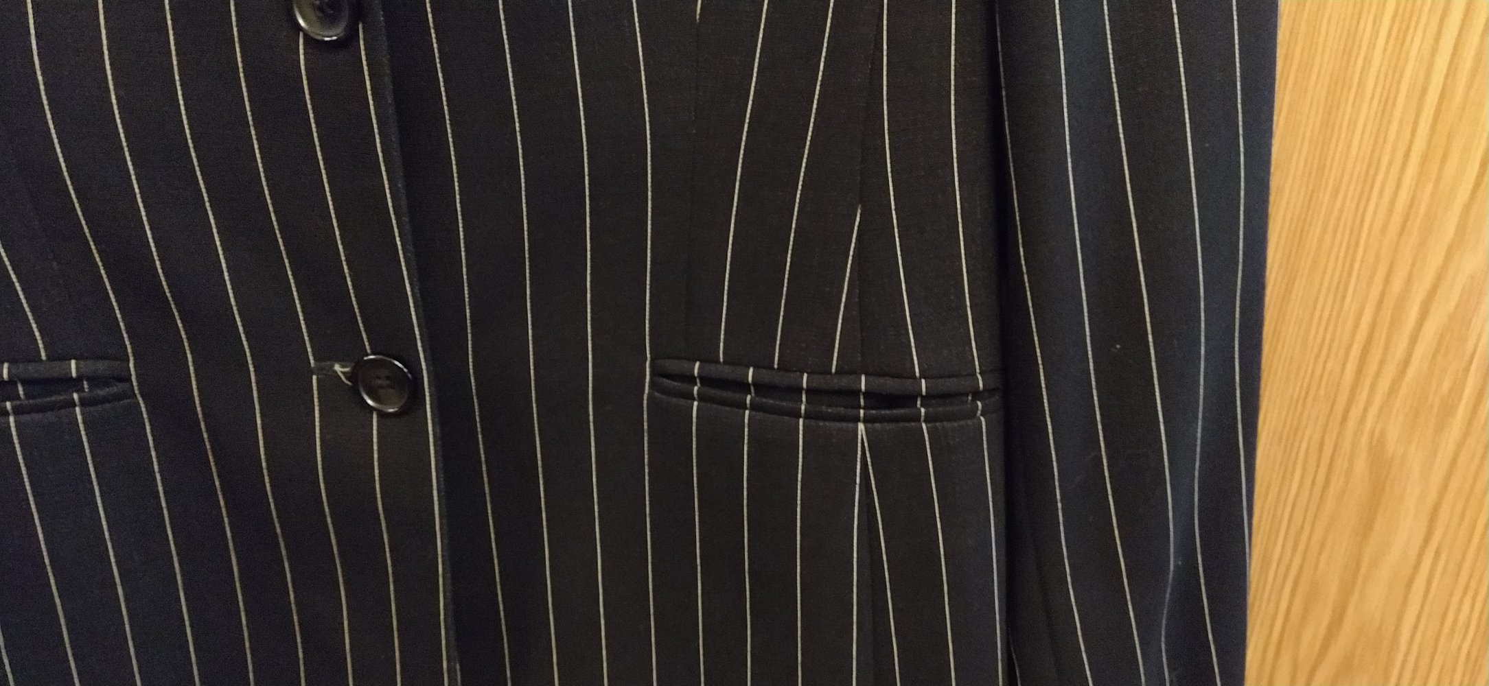 Hosenanzug schwarz mit Nadelstreifen