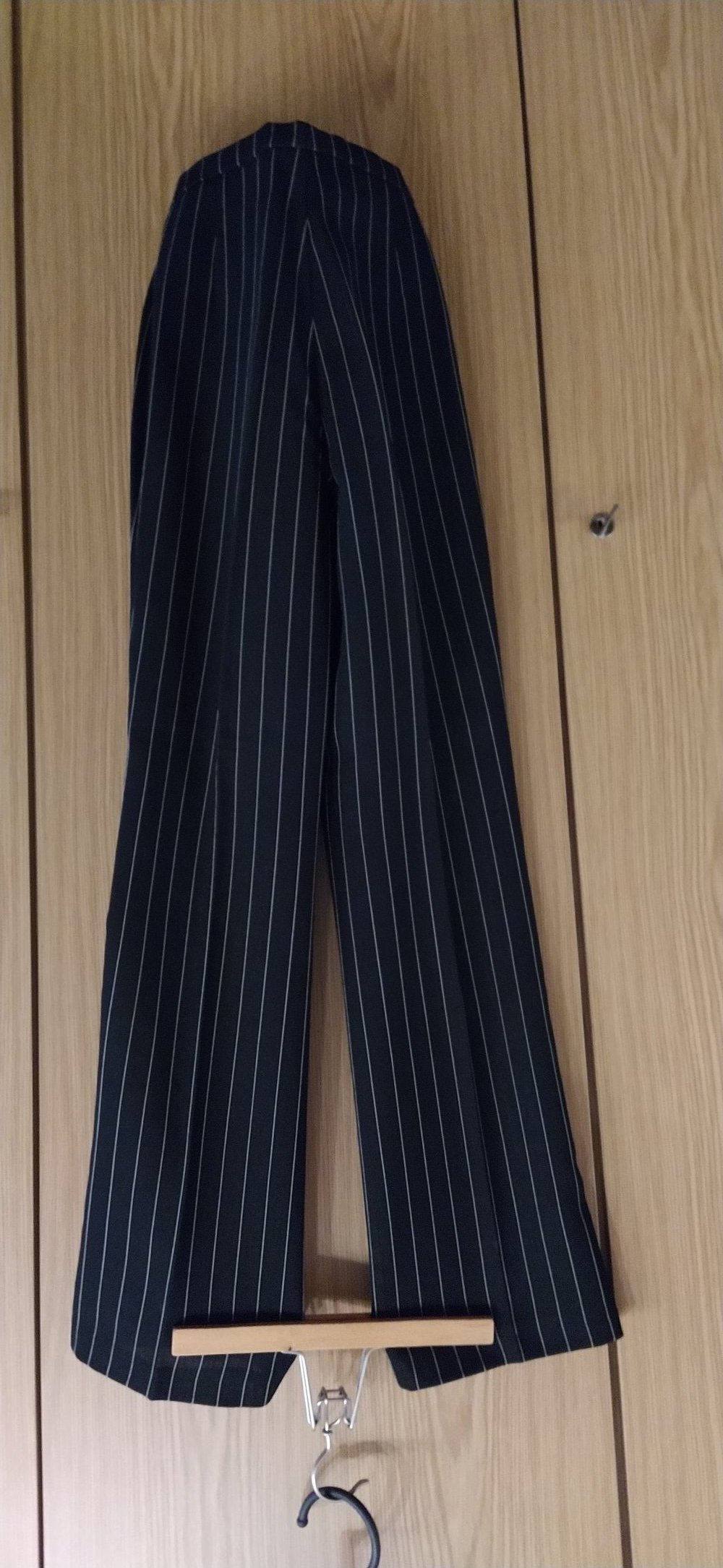 Hosenanzug schwarz mit Nadelstreifen