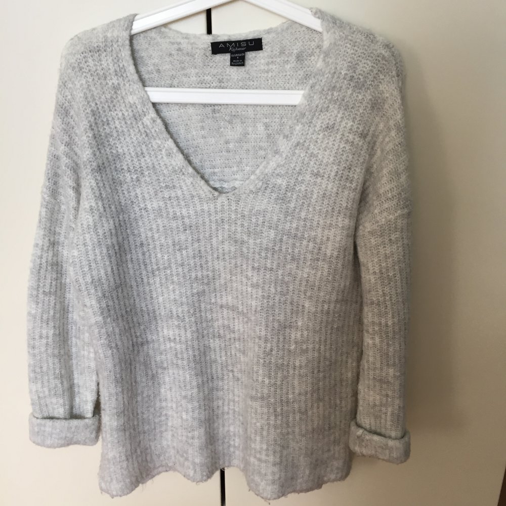 Hellgrauer Pullover 