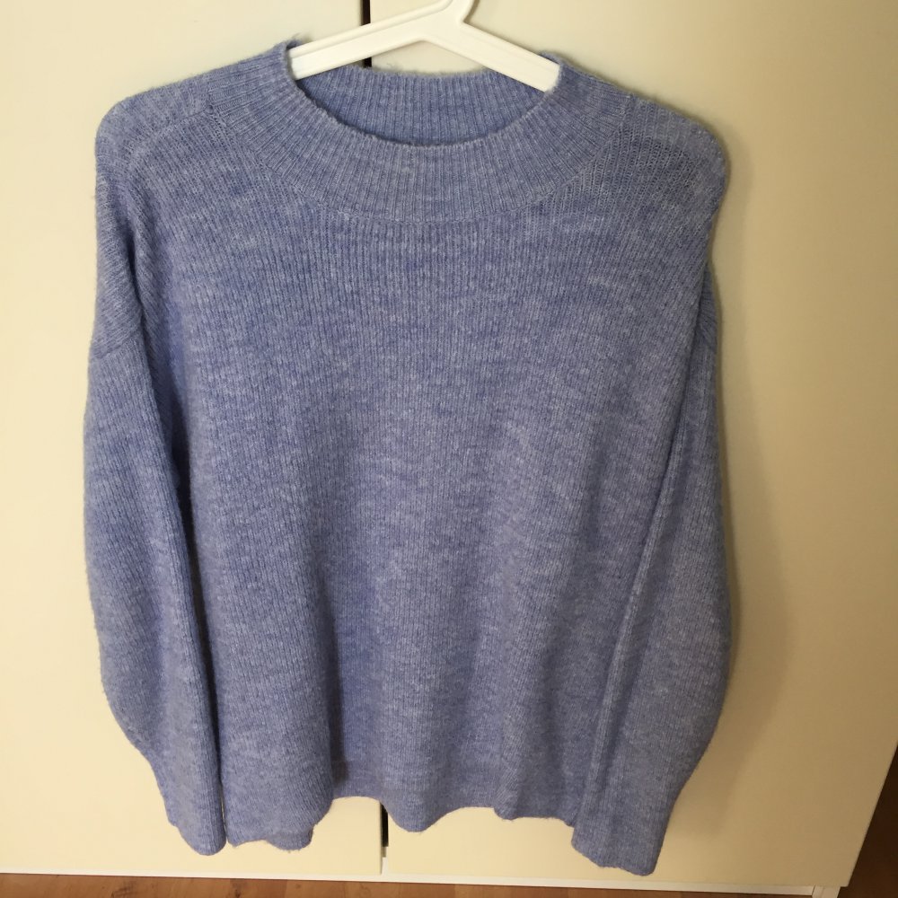 Blauer Pullover 