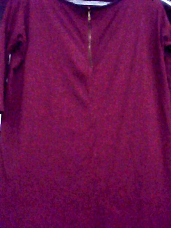 Dunkelrotes Sommershirt