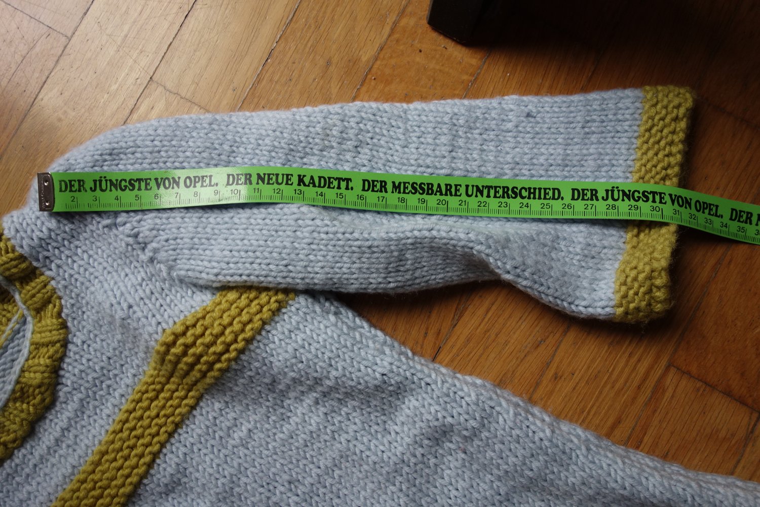 Strickpullover handmade grau senf 110