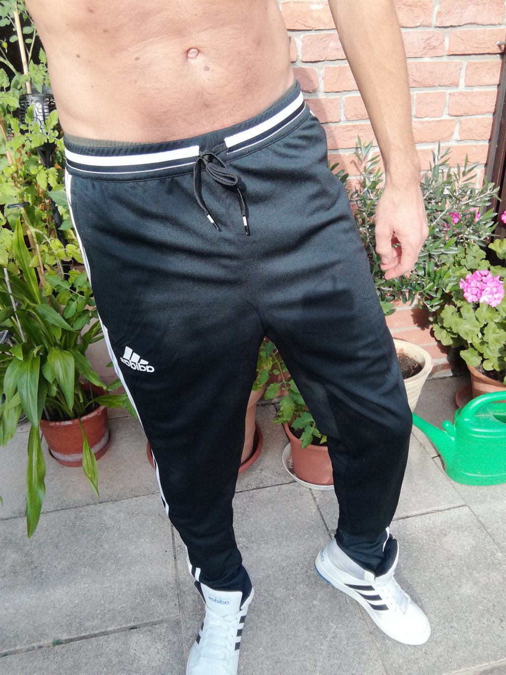 ADIDAS Jogginghose schwarz neu und ungetragen Hose Herren Gr. S Trainingshose