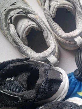 Schwarze nike Schuhe Gr. 27, blaue schwimmschuhe Gr.27, graue Nike Schuhe