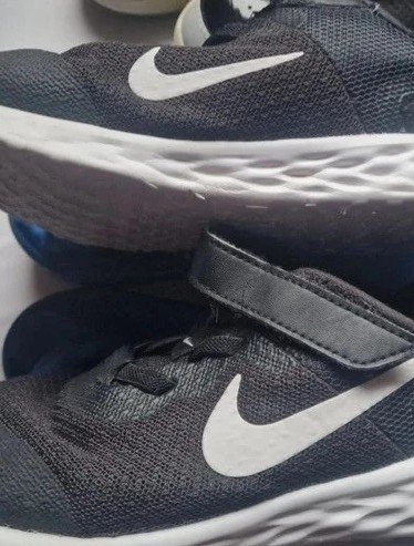 Schwarze nike Schuhe Gr. 27, blaue schwimmschuhe Gr.27, graue Nike Schuhe