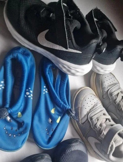 Schwarze nike Schuhe Gr. 27, blaue schwimmschuhe Gr.27, graue Nike Schuhe