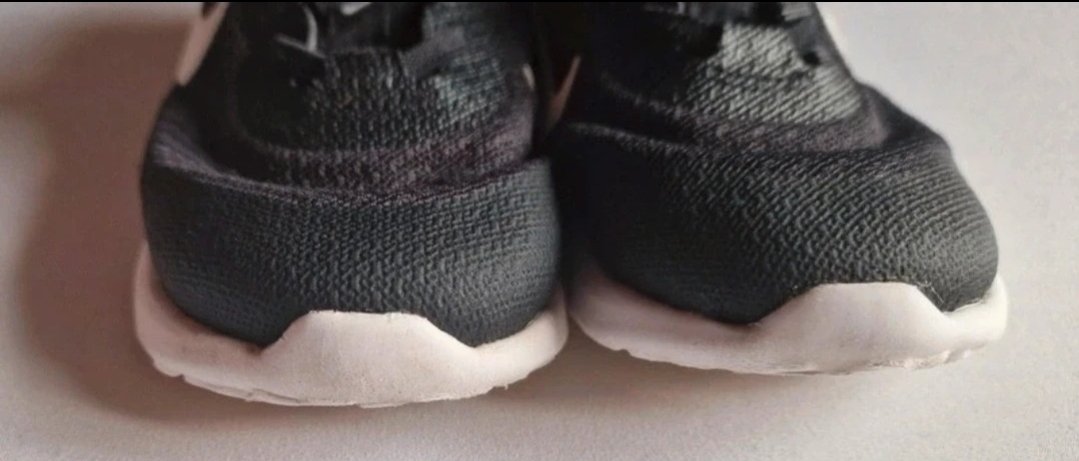 Schwarze nike Schuhe Gr.27