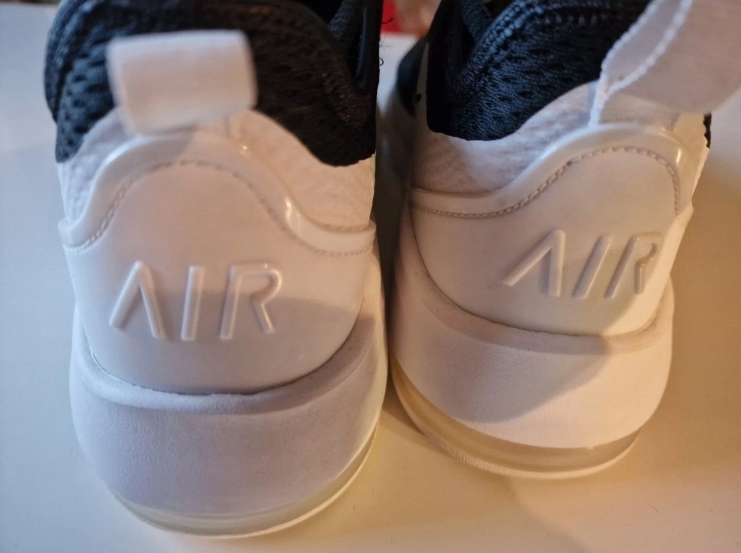 Nike Air Max Motion 2