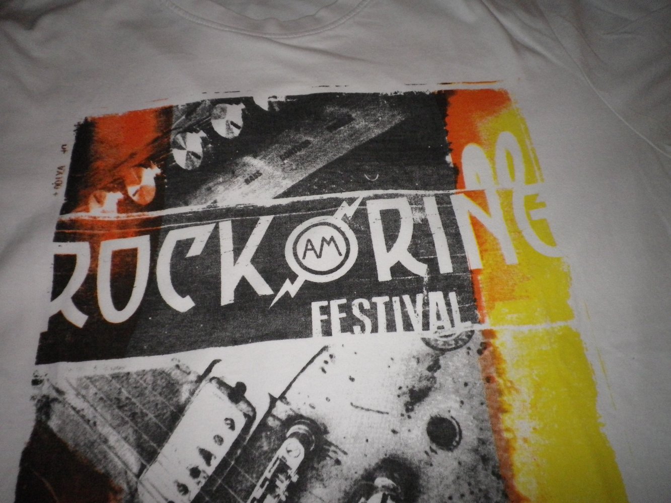 Rock am Ring T-Shirt mit Druck auf der Brust in weiß in Gr.XL