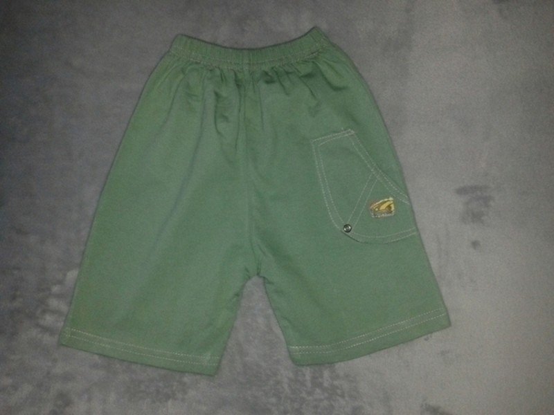 Grüne kurze Hose Gr. 80 