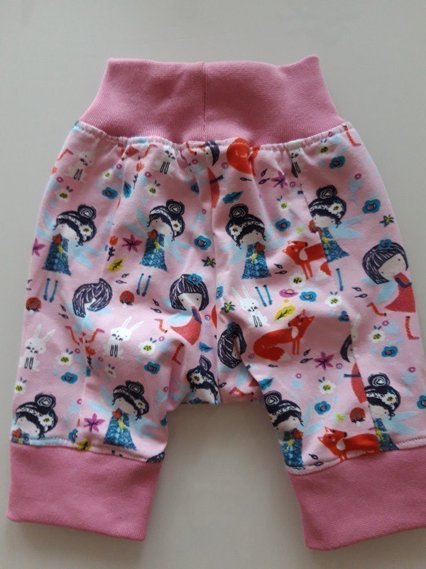 Schönes Baby Set, Pumphose,Mütze und Tuch Gr. 56 - 62 Wie Neu!