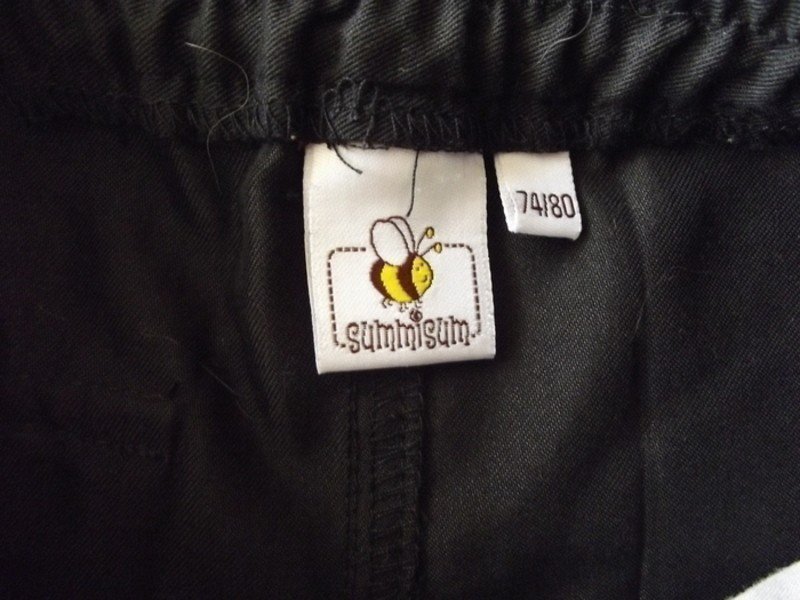 Schöne feine schwarze Hose und ein schönes weißes Hemd 