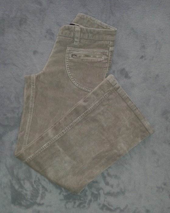 Schöne Cordhose mit weitem Schlag Gr. 140 