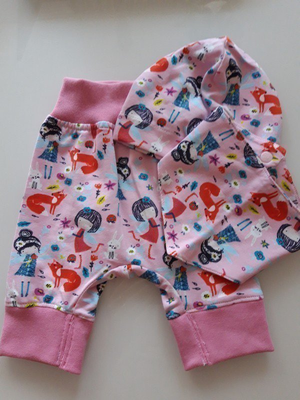 Schönes Baby Set, Pumphose,Mütze und Tuch Gr. 56 - 62 Wie Neu!