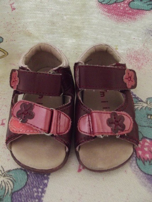 Sehr süße Sandalen Gr. 20 