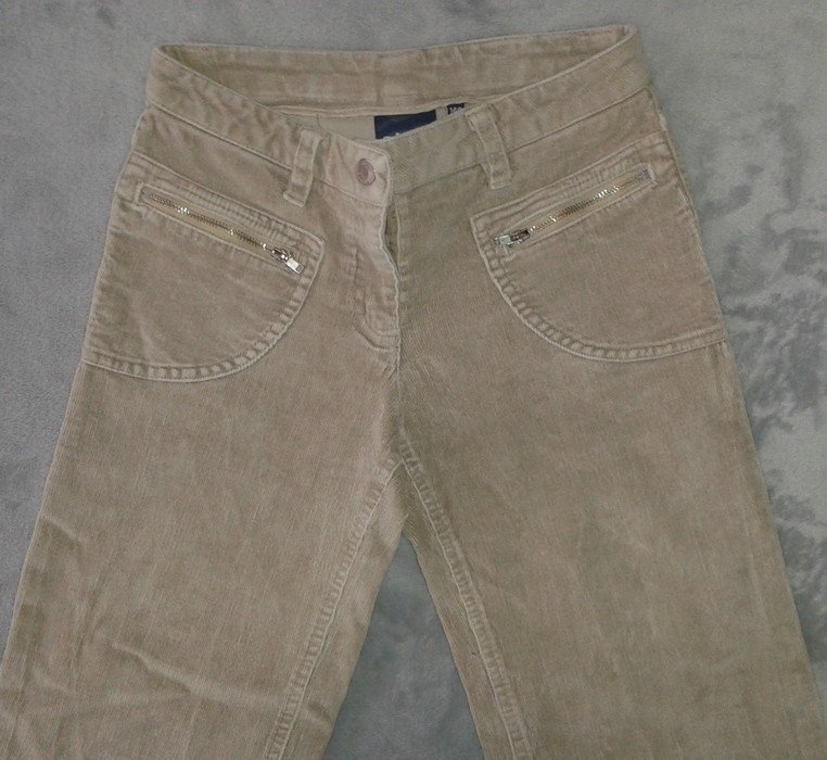 Schöne Cordhose mit weitem Schlag Gr. 140 