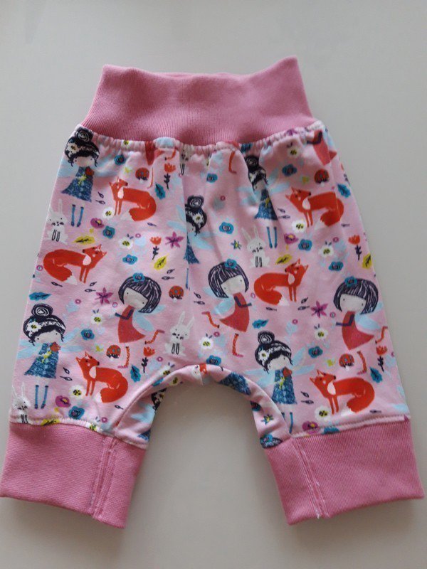 Schönes Baby Set, Pumphose,Mütze und Tuch Gr. 56 - 62 Wie Neu!