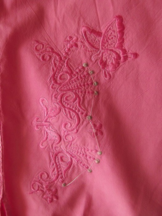 Sehr schöne leichte rosa Hose mit süßer Stickerei 