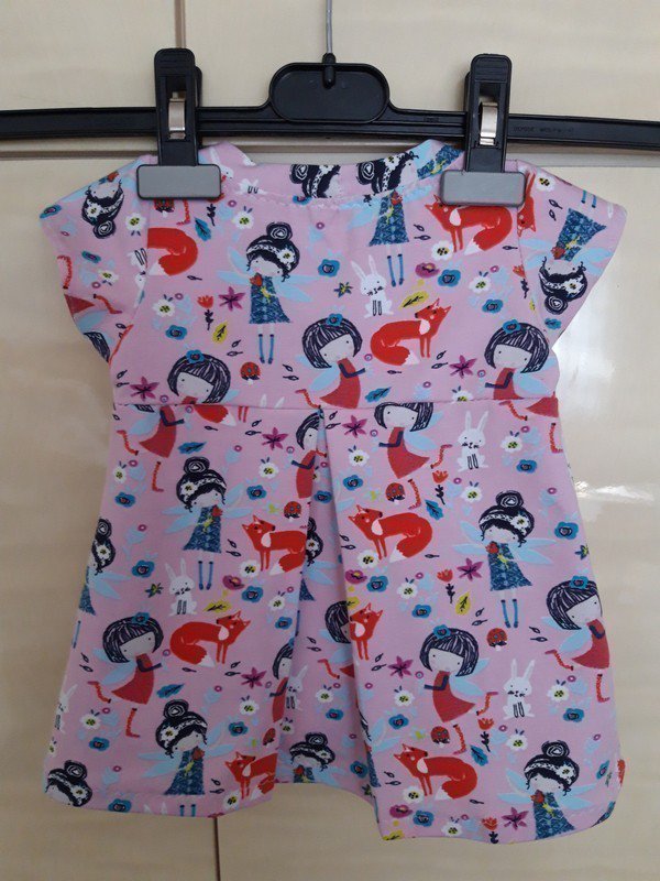 Schönes Tunika-Kleid