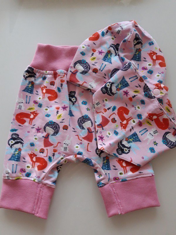 Schönes Baby Set, Pumphose,Mütze und Tuch Gr. 56 - 62 Wie Neu!