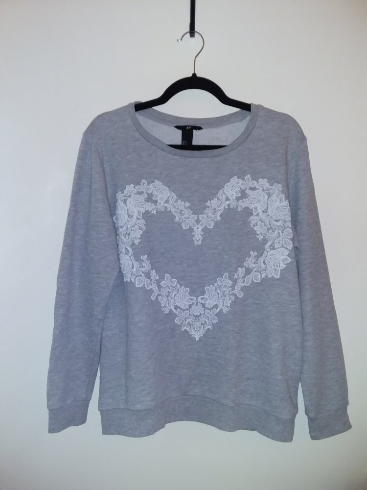 H&M Pullover mit Herzprint, grau