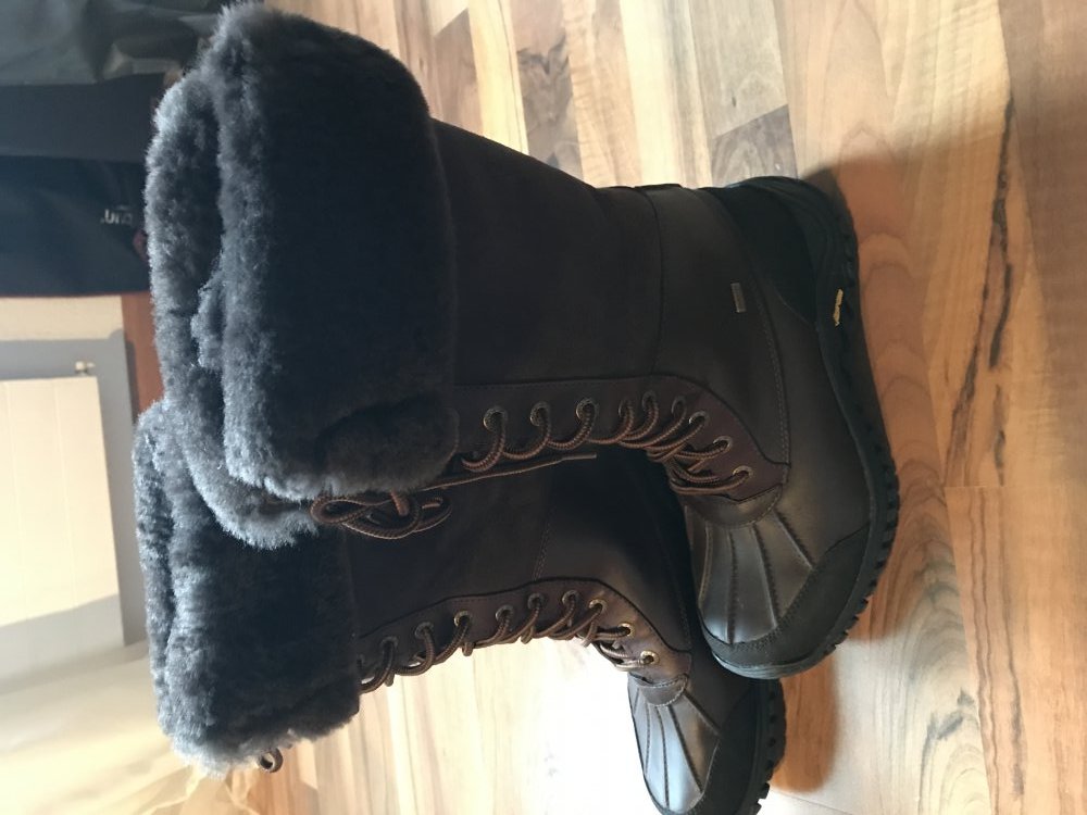 Schnürstiefel