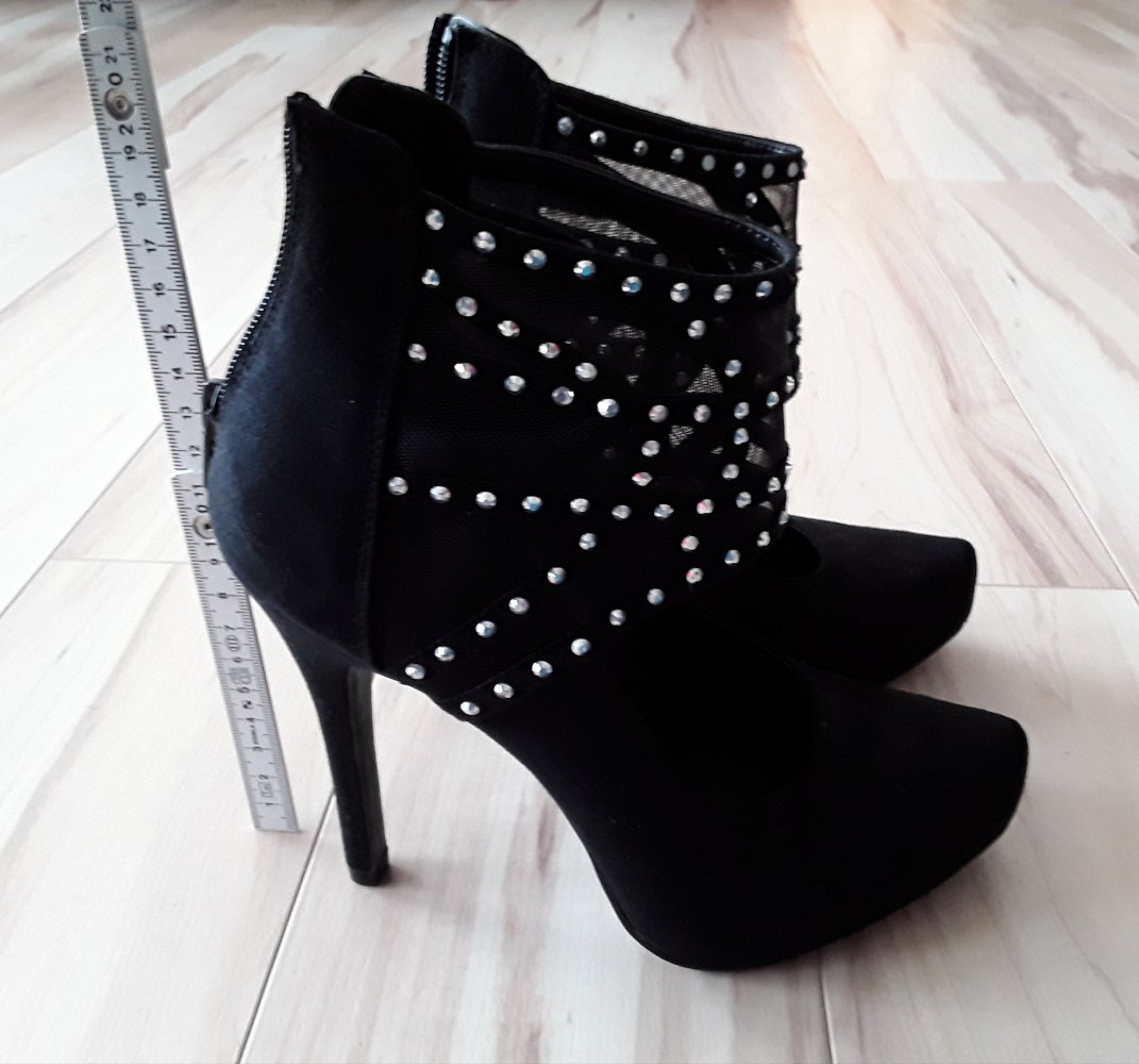 Ungetragene neue schicke Pumps / Ankleboots