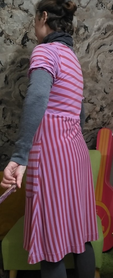 Pinke Streifen Kleid mit Taschen