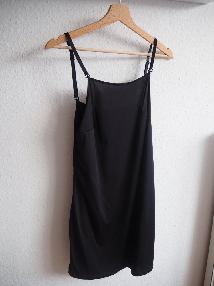buntes, gemustertes Kleid 