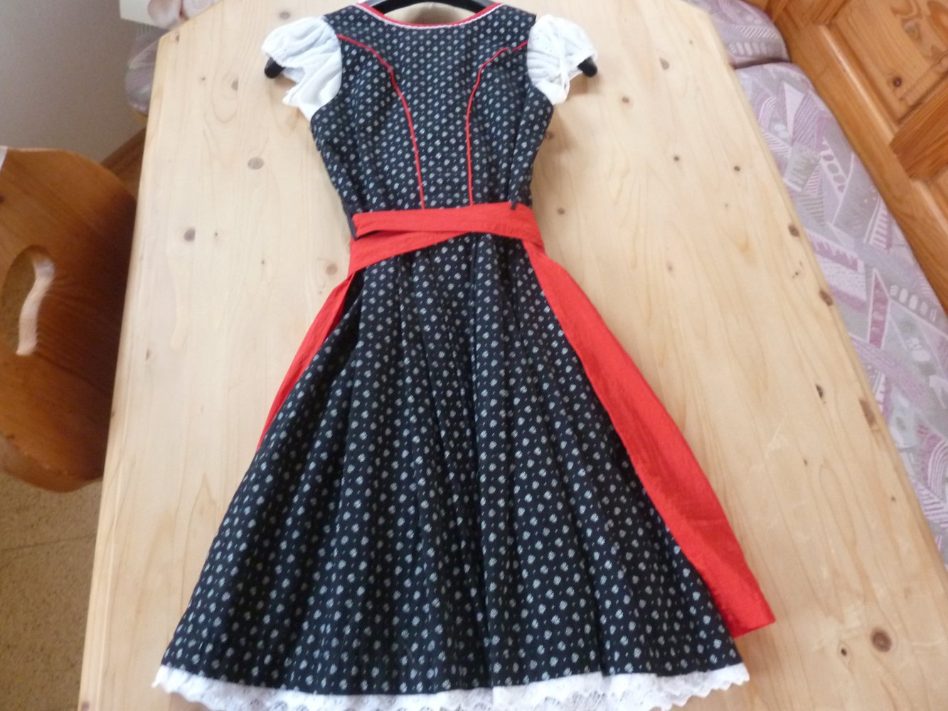 Dirndl Kleid