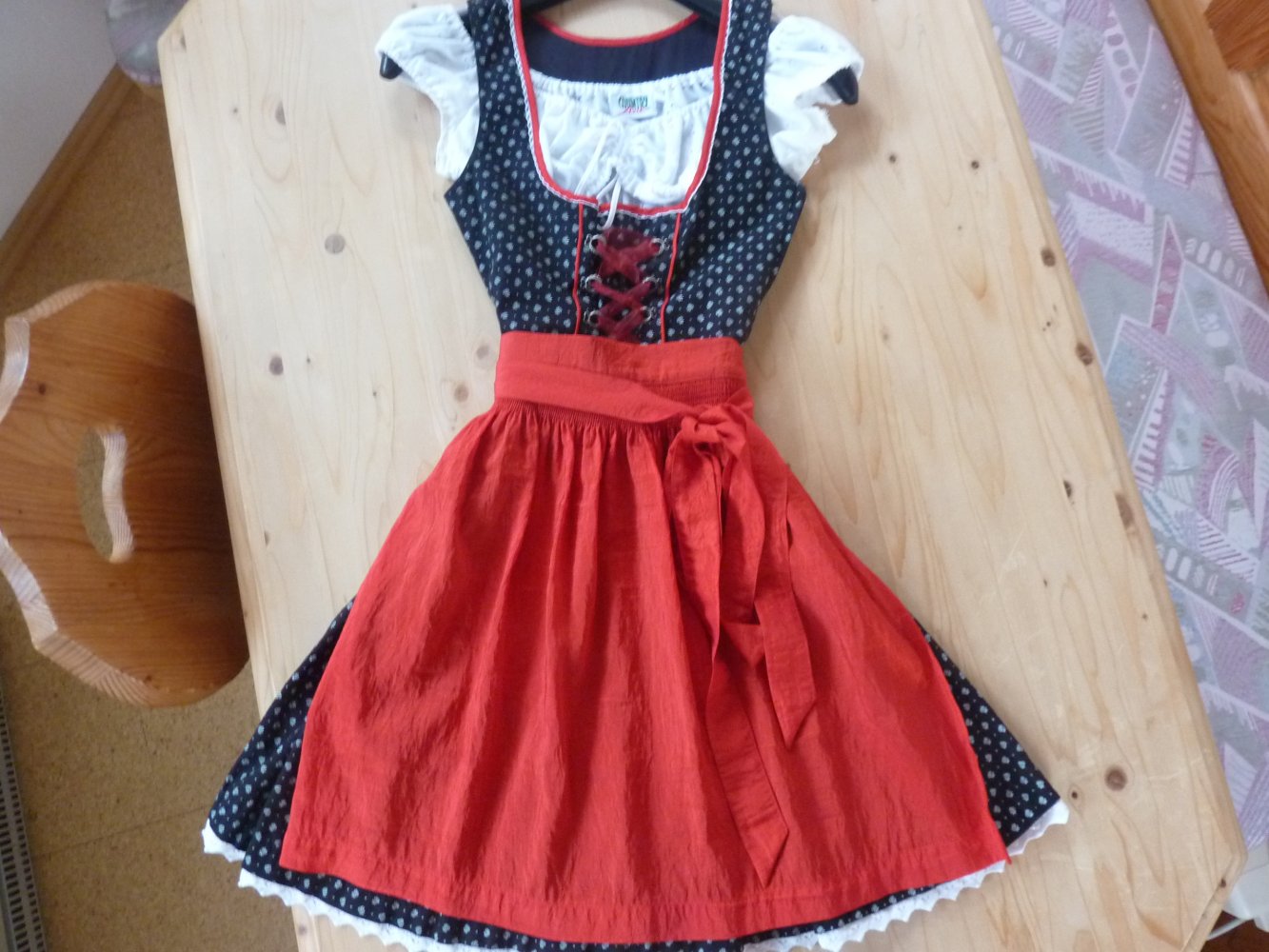 Dirndl Kleid