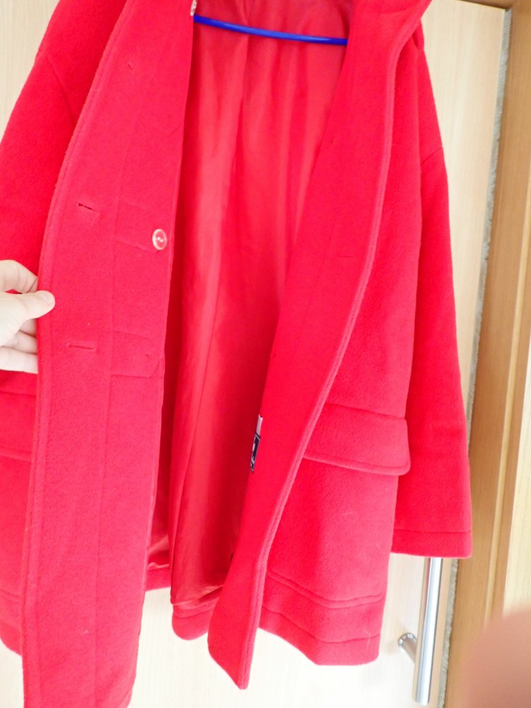 Gaby Fashion, rote Wolljacke