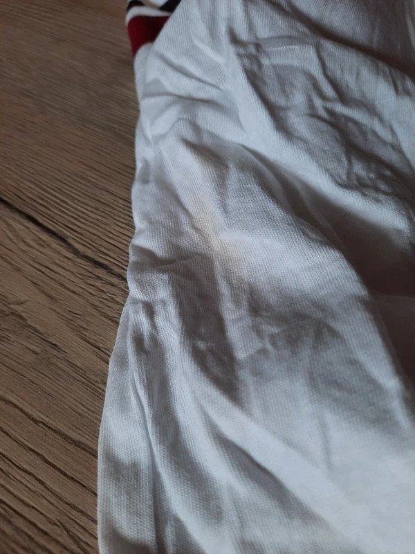Weißes T-Shirt bauchfrei mit Streifen